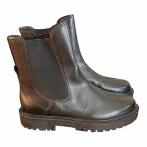 AQUA Black Leather Chelsea Boots – Lug Sole (NEW) Size 8B
